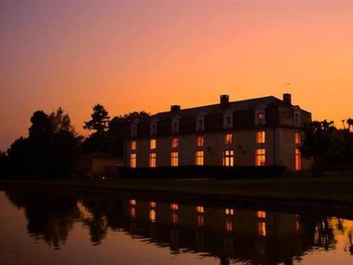 Domaine De Montchevreuil Otel Fresneaux-Montchevreuil Dış mekan fotoğraf